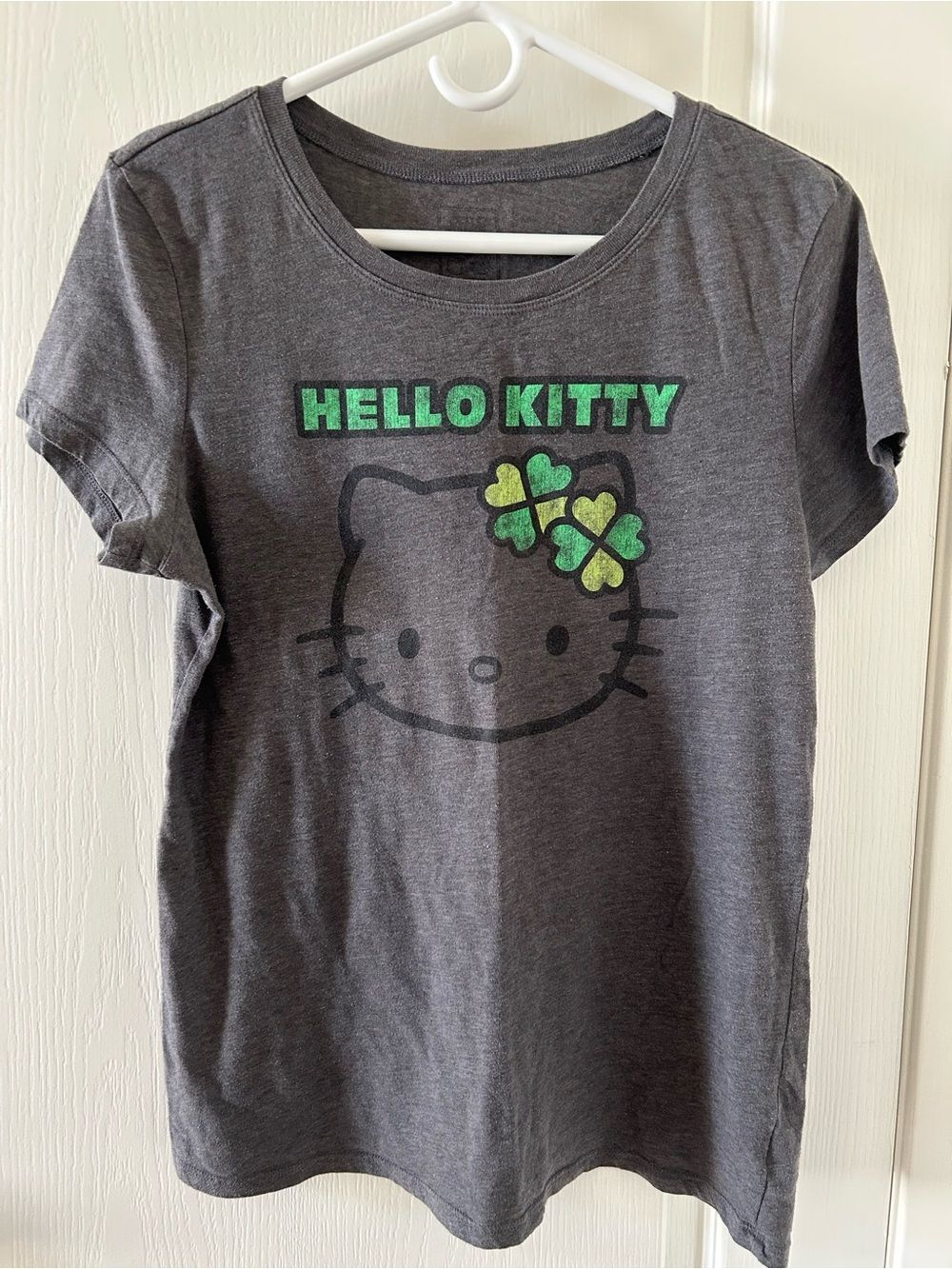 Old Navy Hello Kitty Grey Green Shamrock Graphic Short Sleeve Tee Coquette